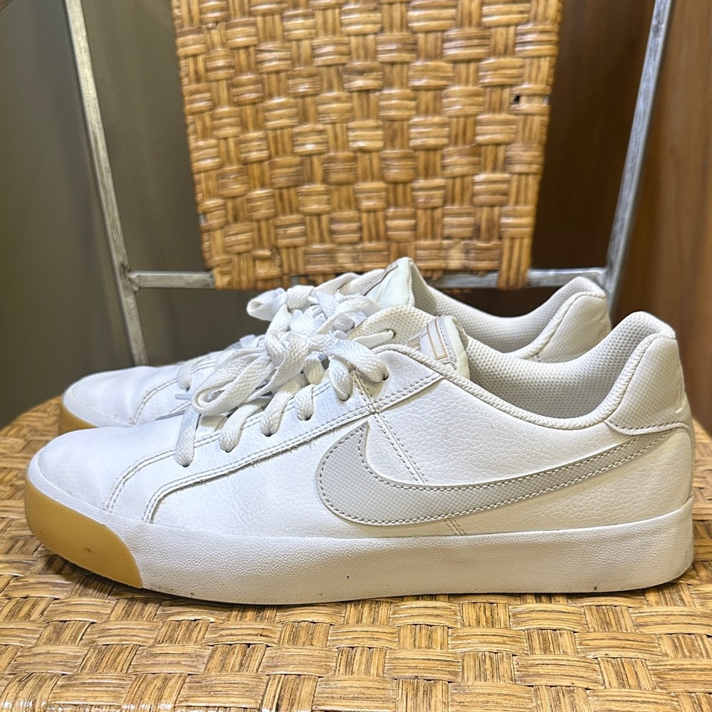 Nike  Court Royale AC Men's Shoes Size:9 White/Gum BQ4222-106